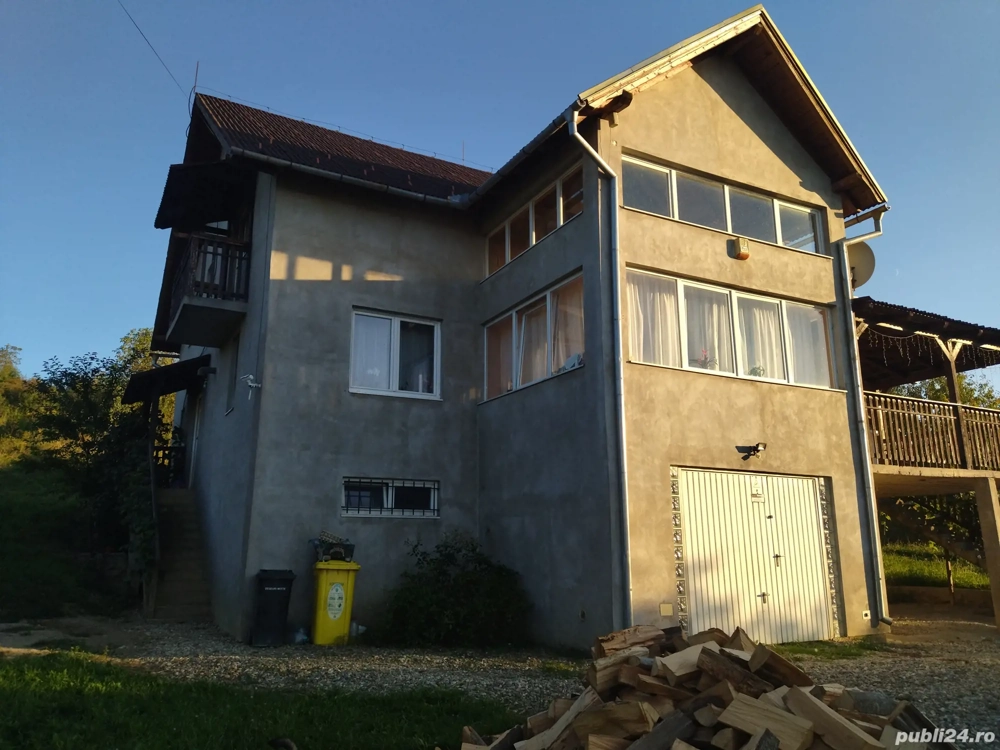 Casa de vânzare, 8 arii,420 mp locuibili,teren parcelat,6-10 arii,3500 euro pe ar.