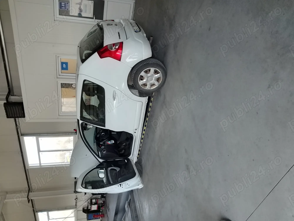 Vând Dacia Sandero 1.5 Diesel Anul 2011 Vând Dacia Sandero 1.5 Diesel Anul 2011