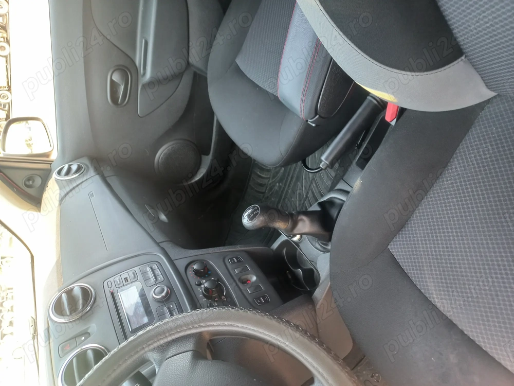 Vând Dacia Sandero 1.2 Vând Dacia Sandero 1.2