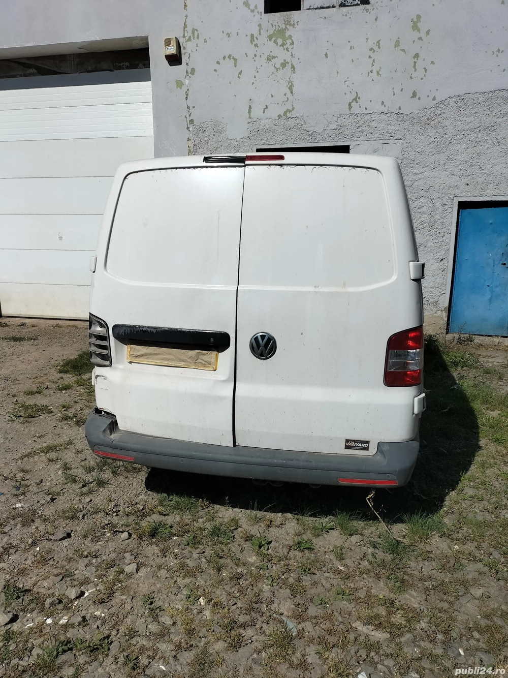 dezmembrez Volkswagen t5.
