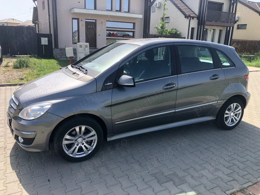 Mercedes-Benz B 180 BlueEFFICIENCY Mercedes-Benz B 180 BlueEFFICIENCY