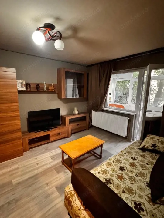 Apartament 2 camere semidecomandat, etaj 1 , zona Curtea de Apel 