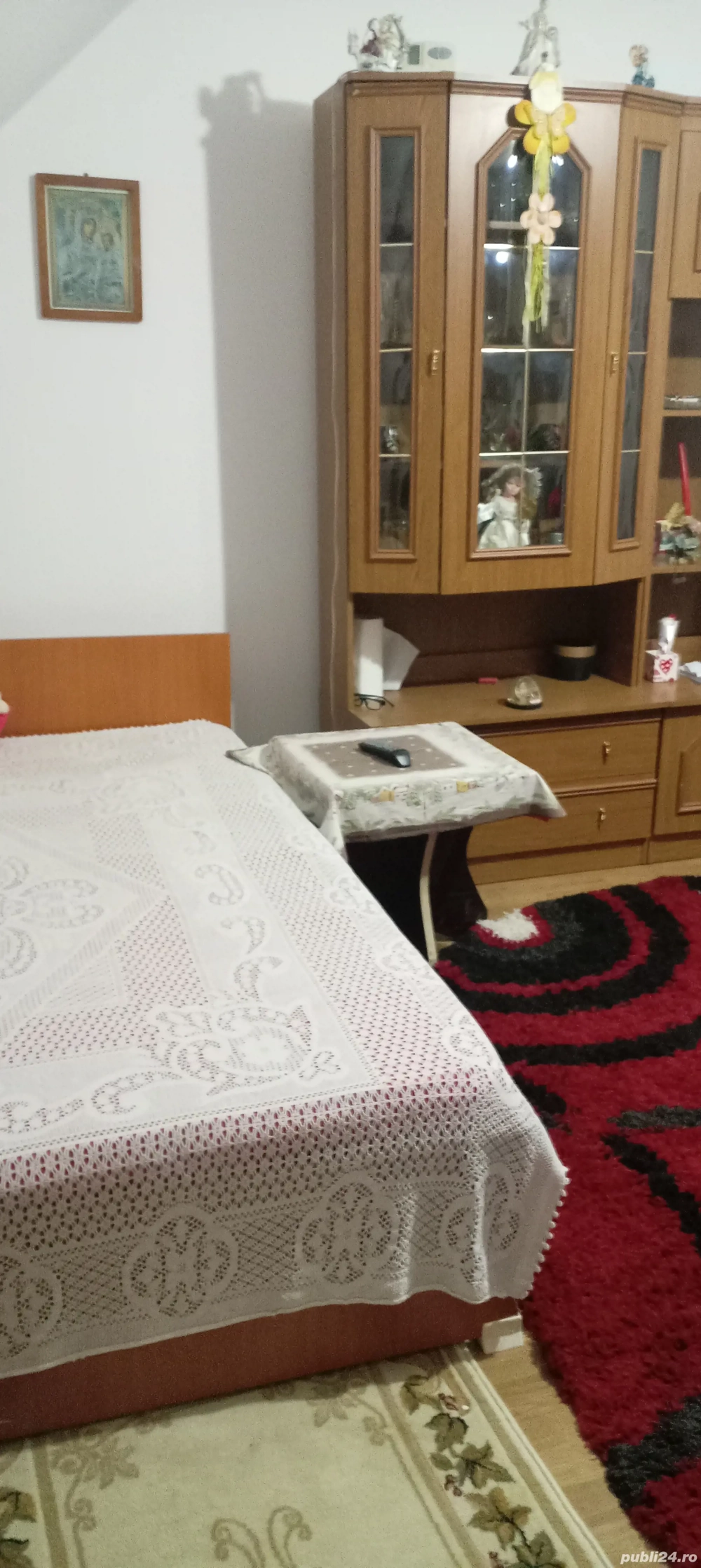 închiriez o camera la o femeie pe termen lung  închiriez o camera la o femeie pe termen lung