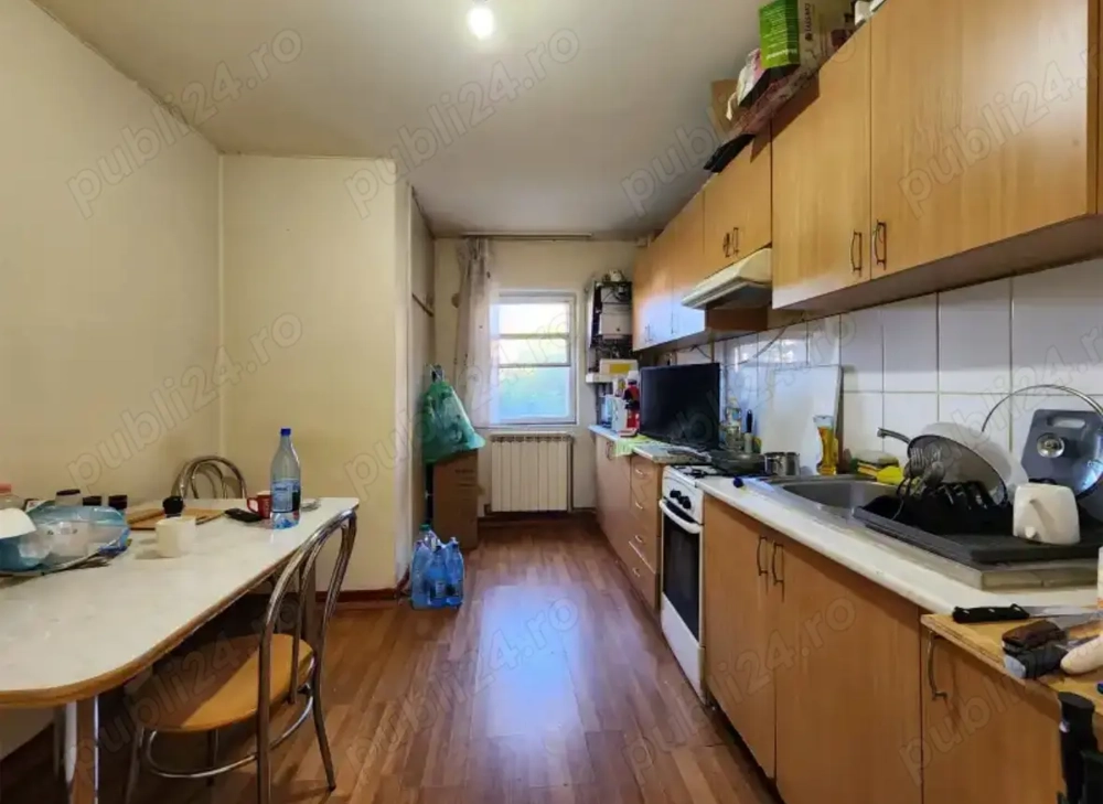 Vand apartament cu 4 camere pe strada Aleea Poporului etaj 2