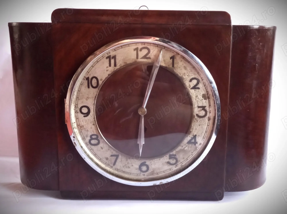 vechi ceas german mecanic, carcasă din lemn