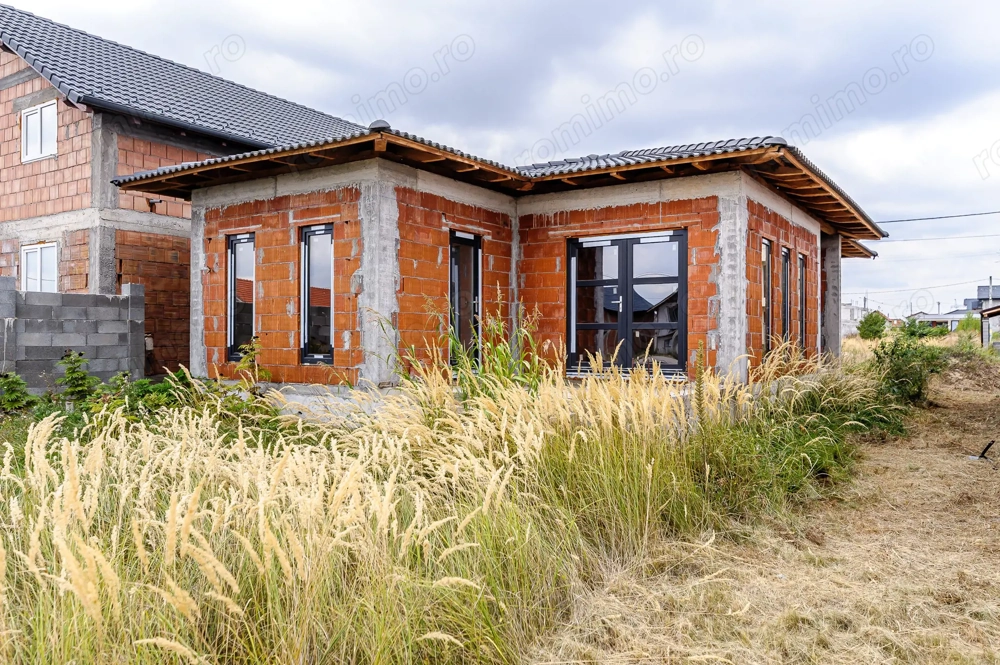 Casă nefinisata la sol in Fântânele, cartier nou Comsion 0