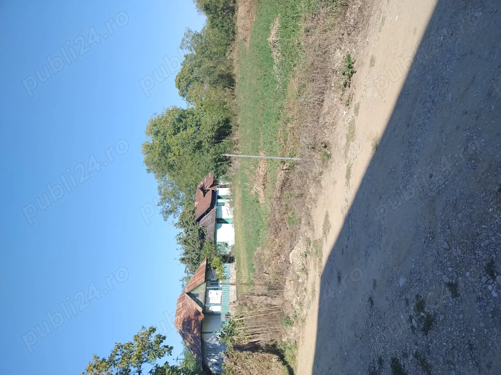 Teren de vânzare cu utilități.,( apa, curent,etc...) zona liniștită.