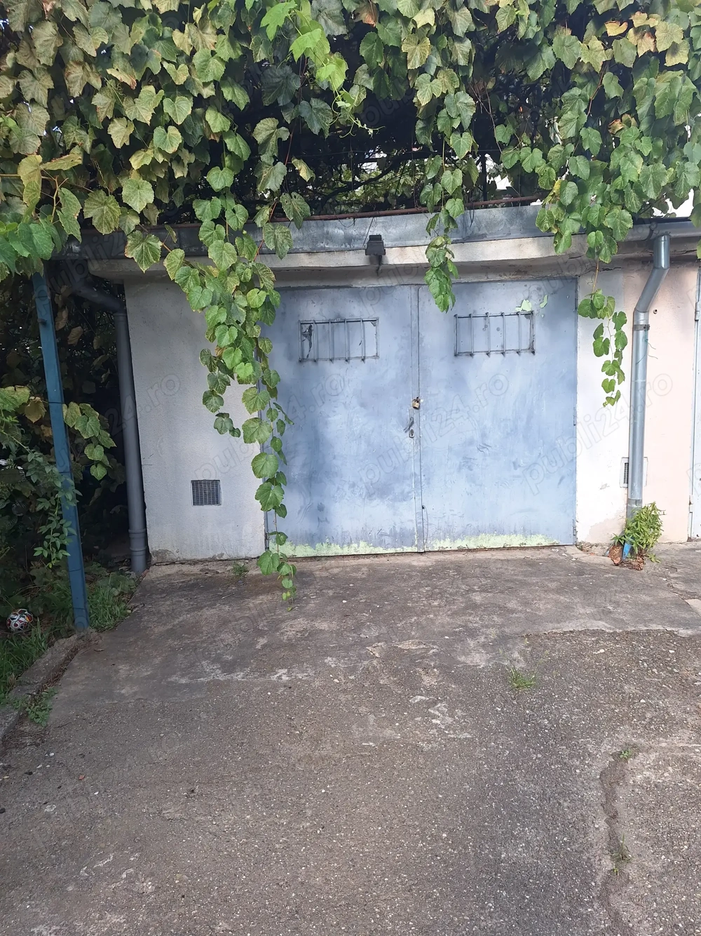 Vand garaj cu CF, zona Centrala, Medicina, Isho, Merlot, Complex