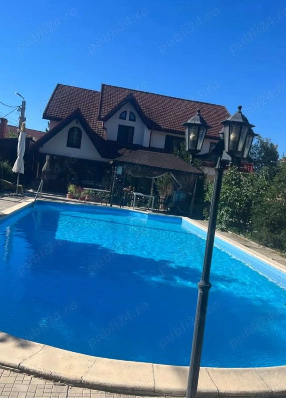 Vila deosebita cu piscina si curte 1000 mp