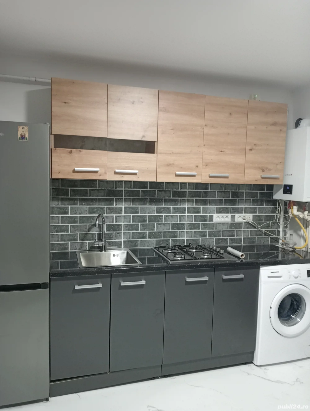 are centrală zonă liniștită facilități școală farmacii stație de autobuz  are centrală zonă liniștită facilități școală farmacii stație de autobuz