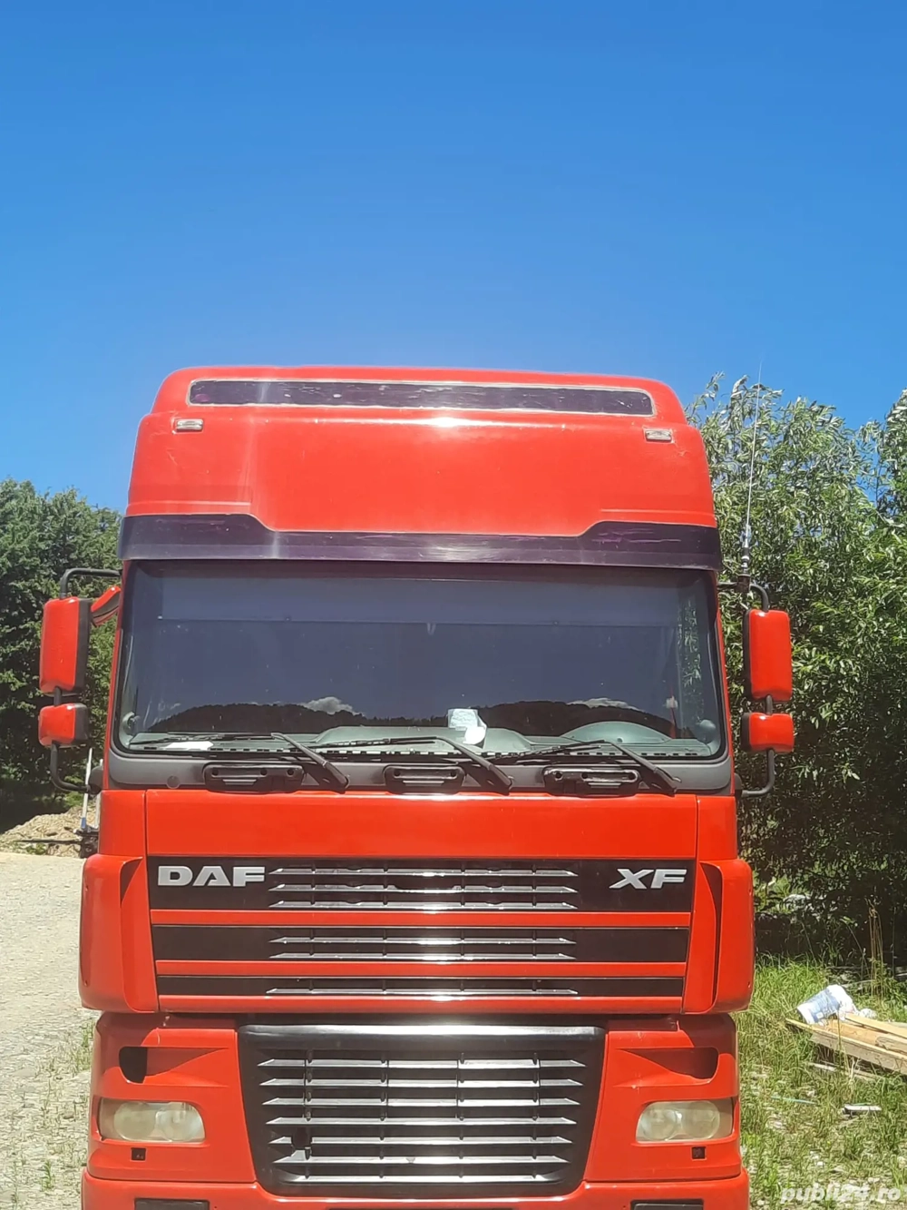 DAF XF (roșu) și sau remorcă lemne. DAF XF (negru). Macara Loglift. DAF XF (roșu) și sau remorcă lemne. DAF XF (negru). Macara Loglift.