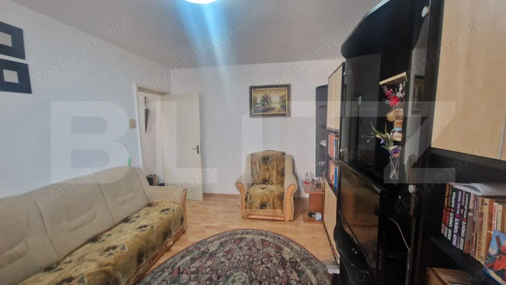 Apartament cu 3 camere Astra, etaj 1, beci, decomandat