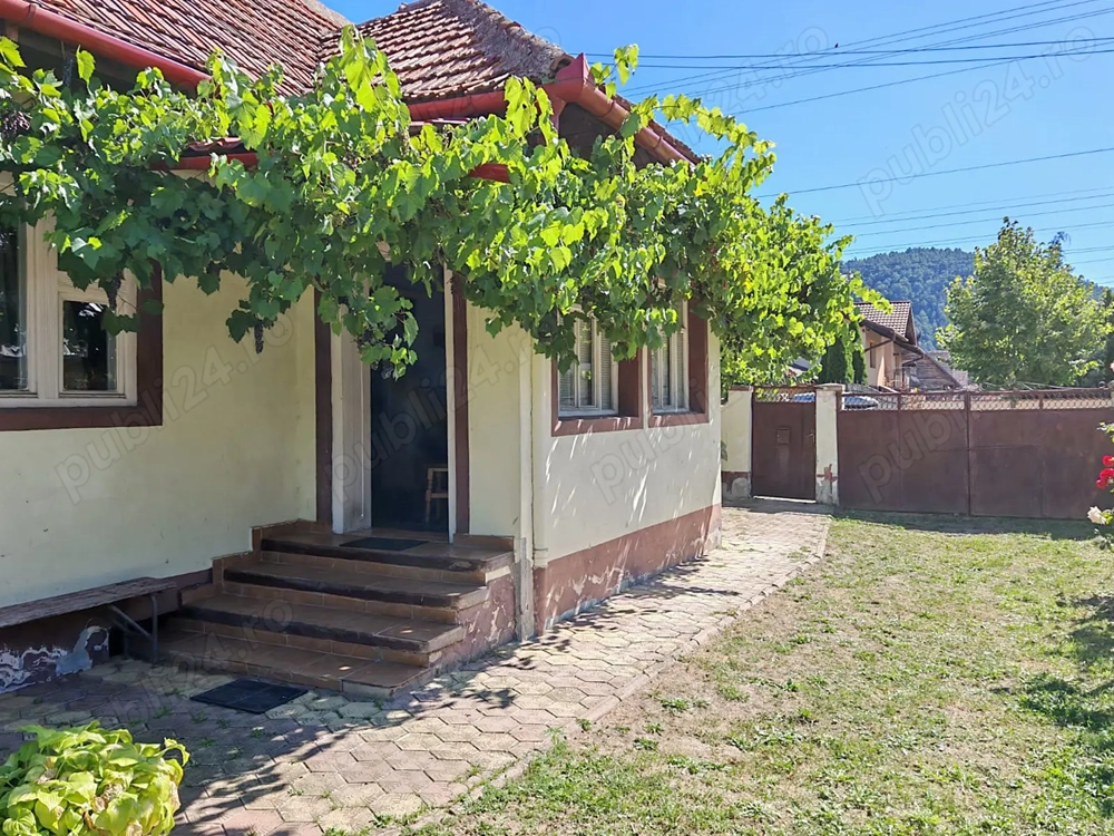 Casă în Râșnov - zona Eminescu, teren 1000 mp.
