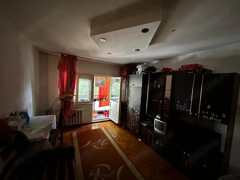 Apartament 3 camere decomandat, zona Dambovita