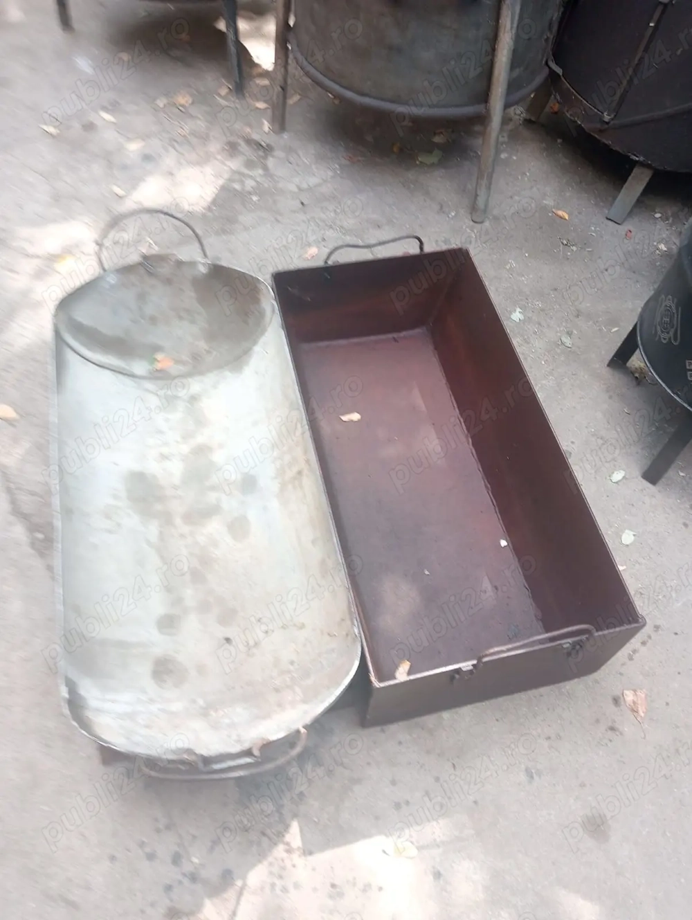 Vand valaie pentru animale si un gratar mare