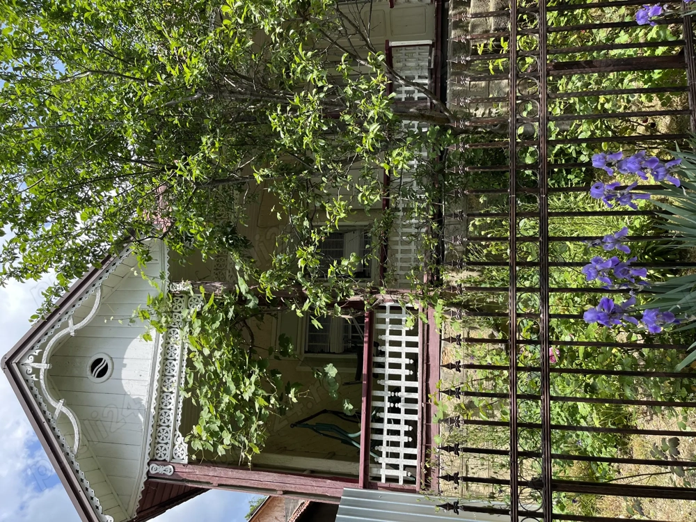 Casa Tradițională în centrul Sovejei, încălzire centralizată , apă, plus fântână proprie, renovată 