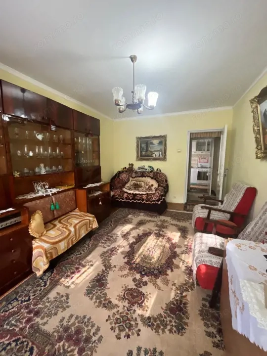 Apartament 3 camere, etaj 2, Garaj, Radauti