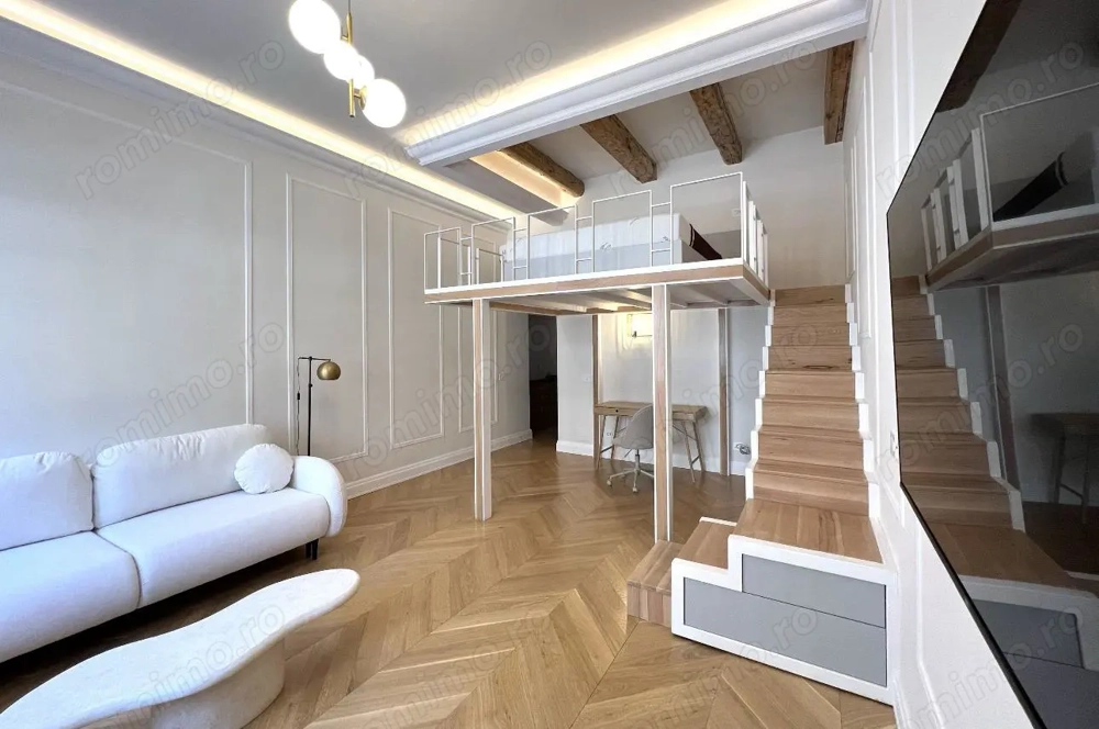 Studio langa Piata Victoriei