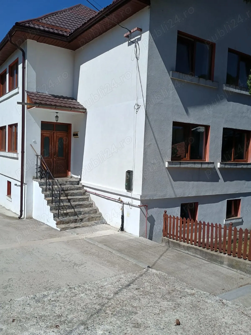 Inchiriez Apartamente 3 camere la vila termen lung minim 6 luni 