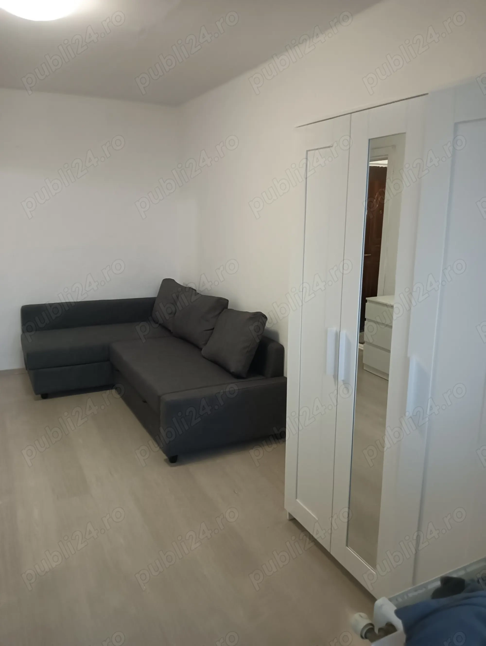 Închiriez garsoniera