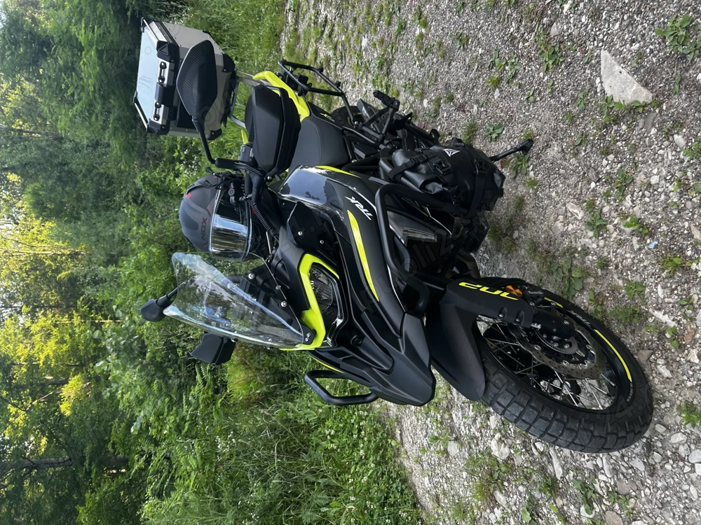 Motocicleta Benelli TRK 702