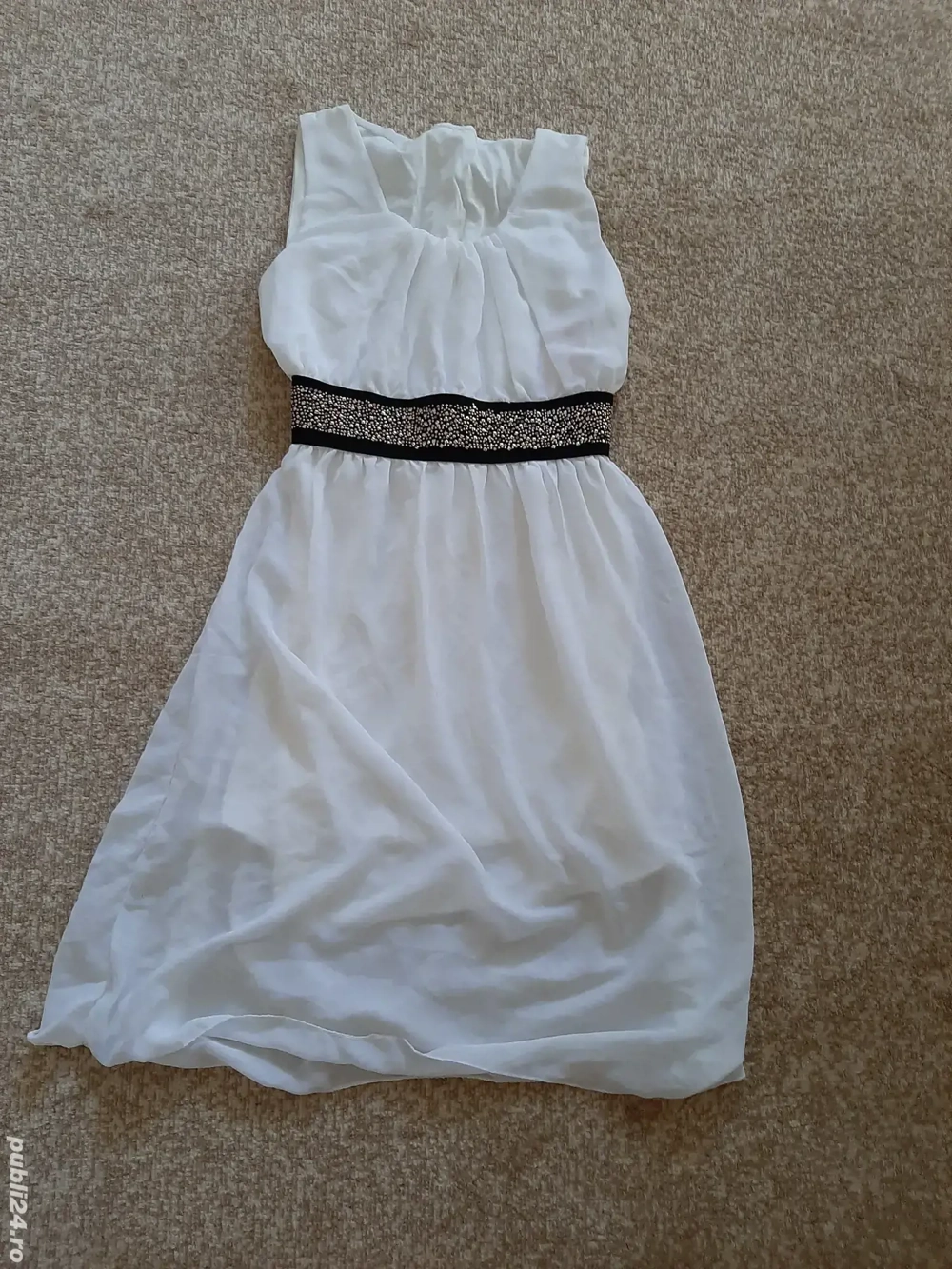 Vand rochita alba, noua, marime S