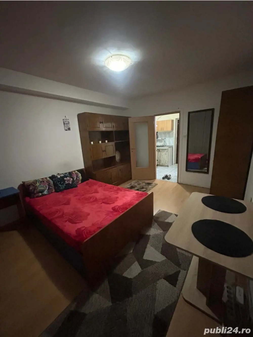 Închiriez garsoniera