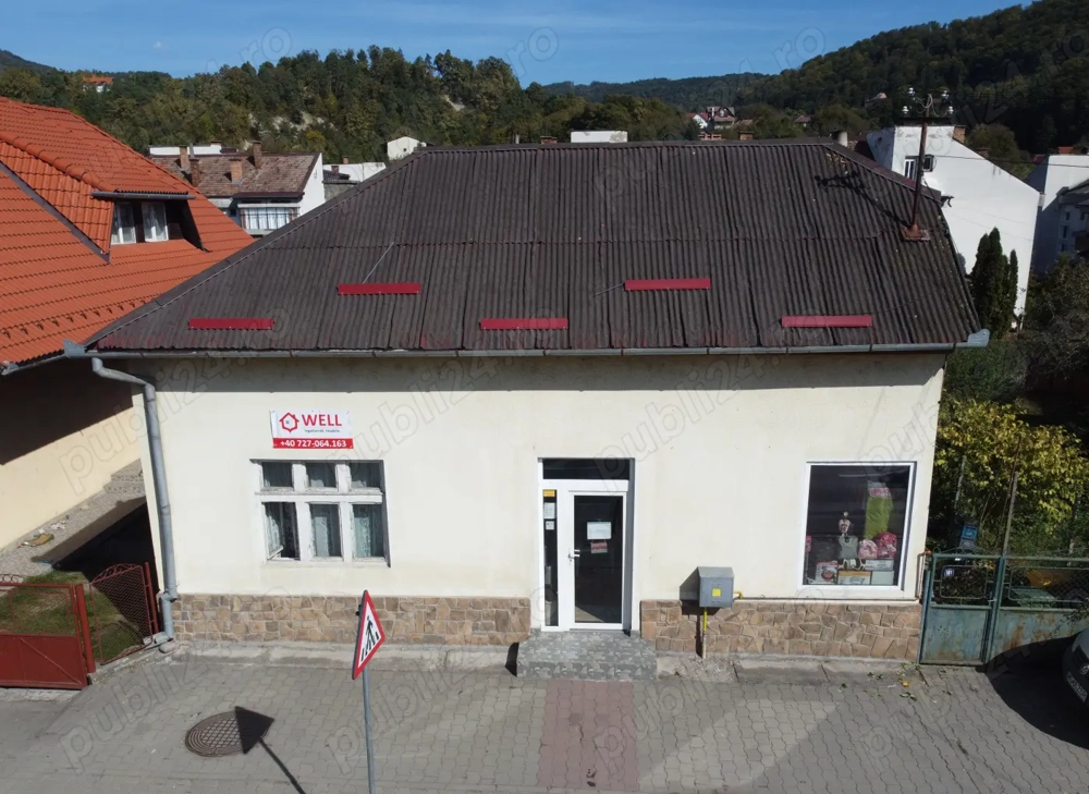 Casă cu etaj + spațiu comercial de vânzare în Sovata 