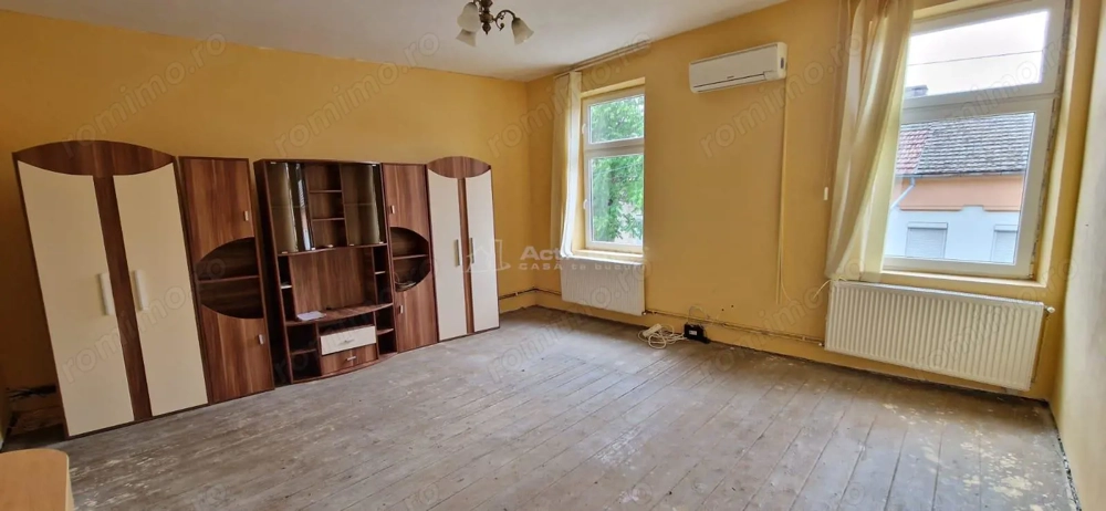 1 camera - zona Boul Rosu