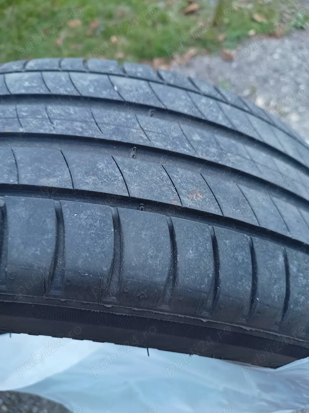 Se vinde tot ce se vede in poze