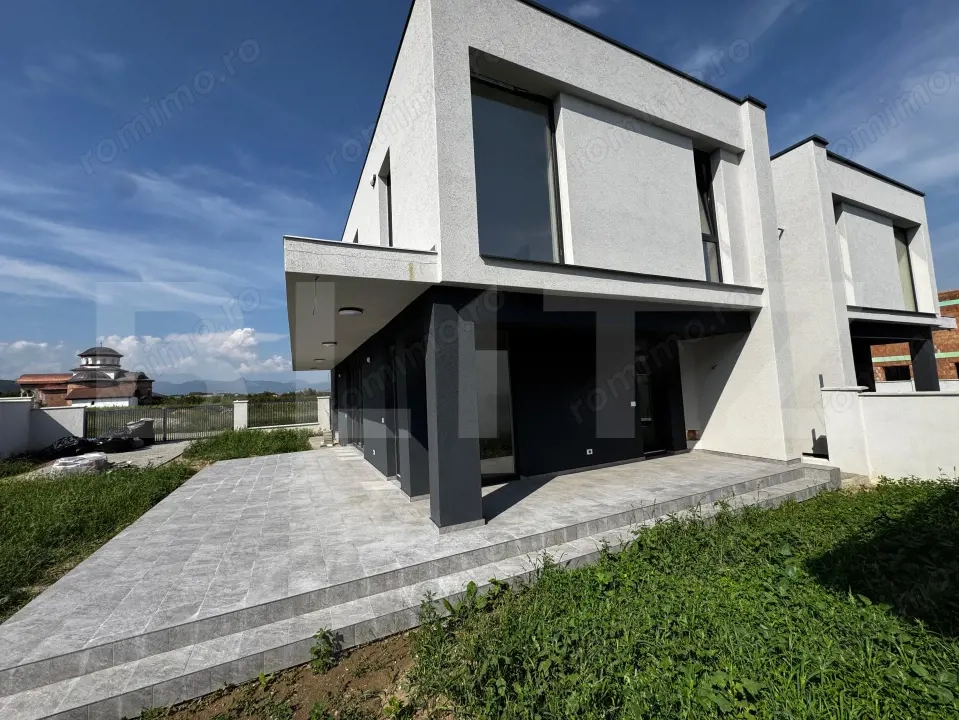 Casă spațioasă partea stângă Micești – predare la cheie