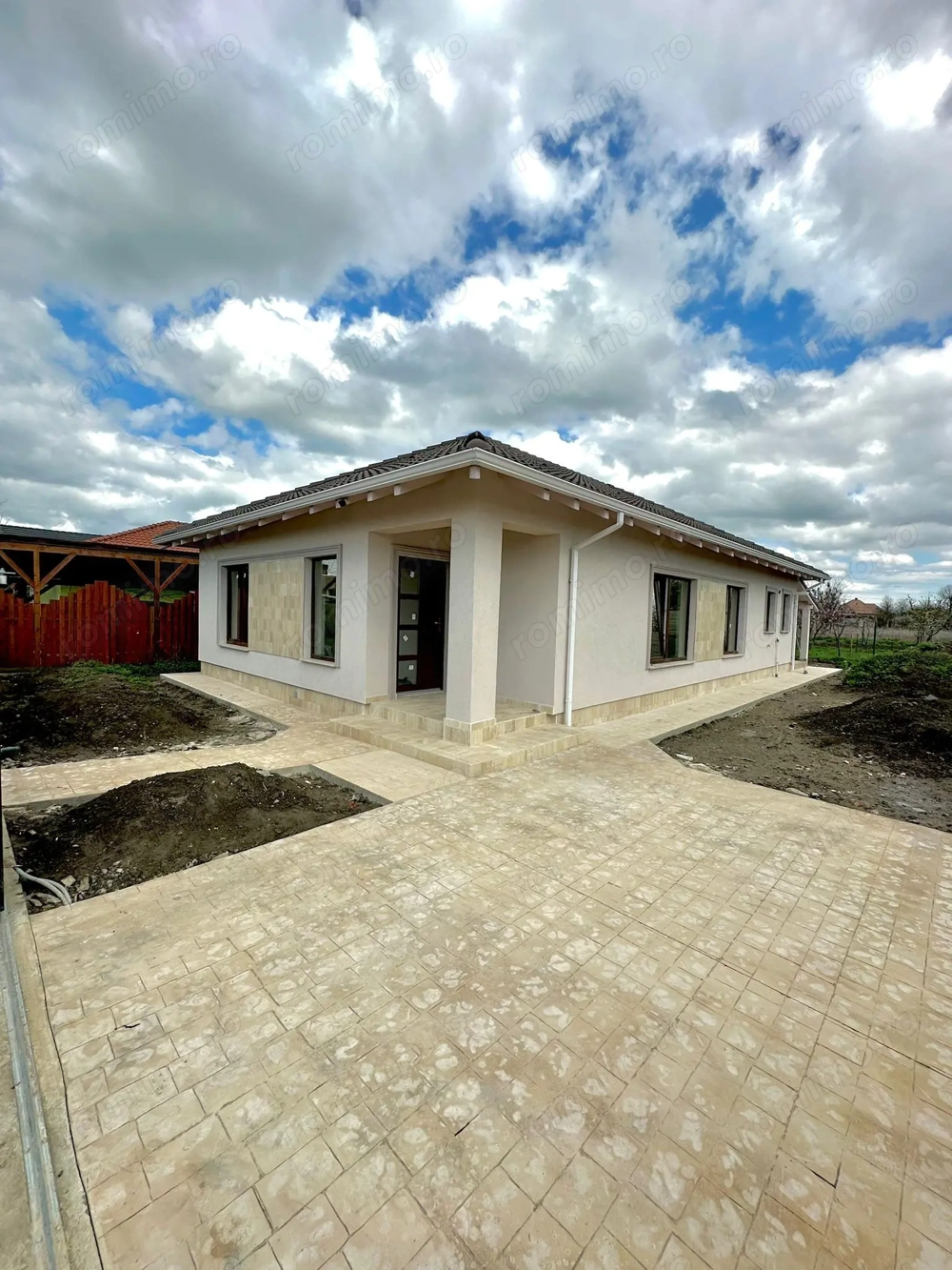 Individuala Parter Sanmihaiu Roman,4 Camere,2 Bai,Proiect Modern,Curte Amenajata