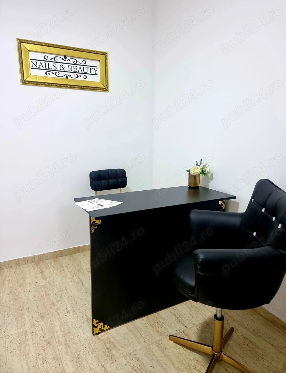 Închiriez post manichiura 