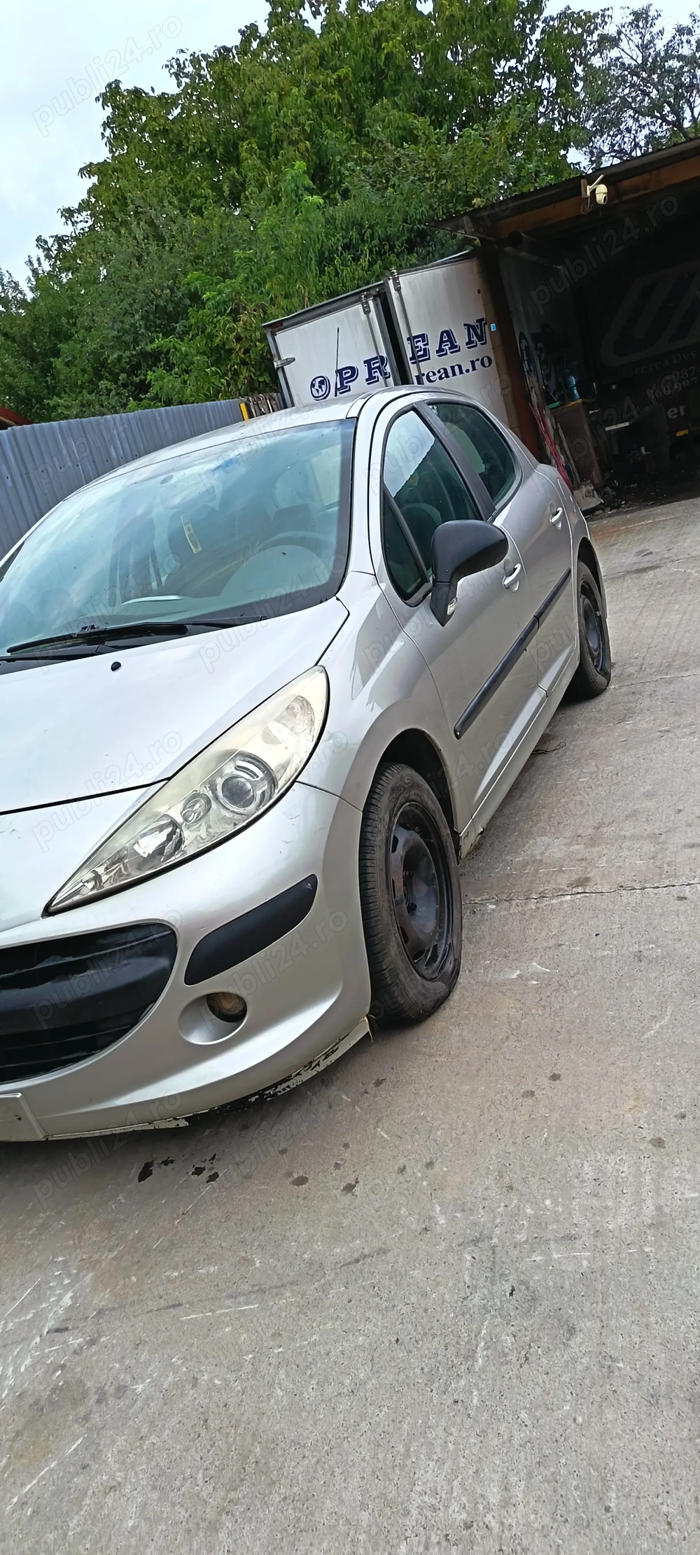 Dezmembrez Peugeot 207
