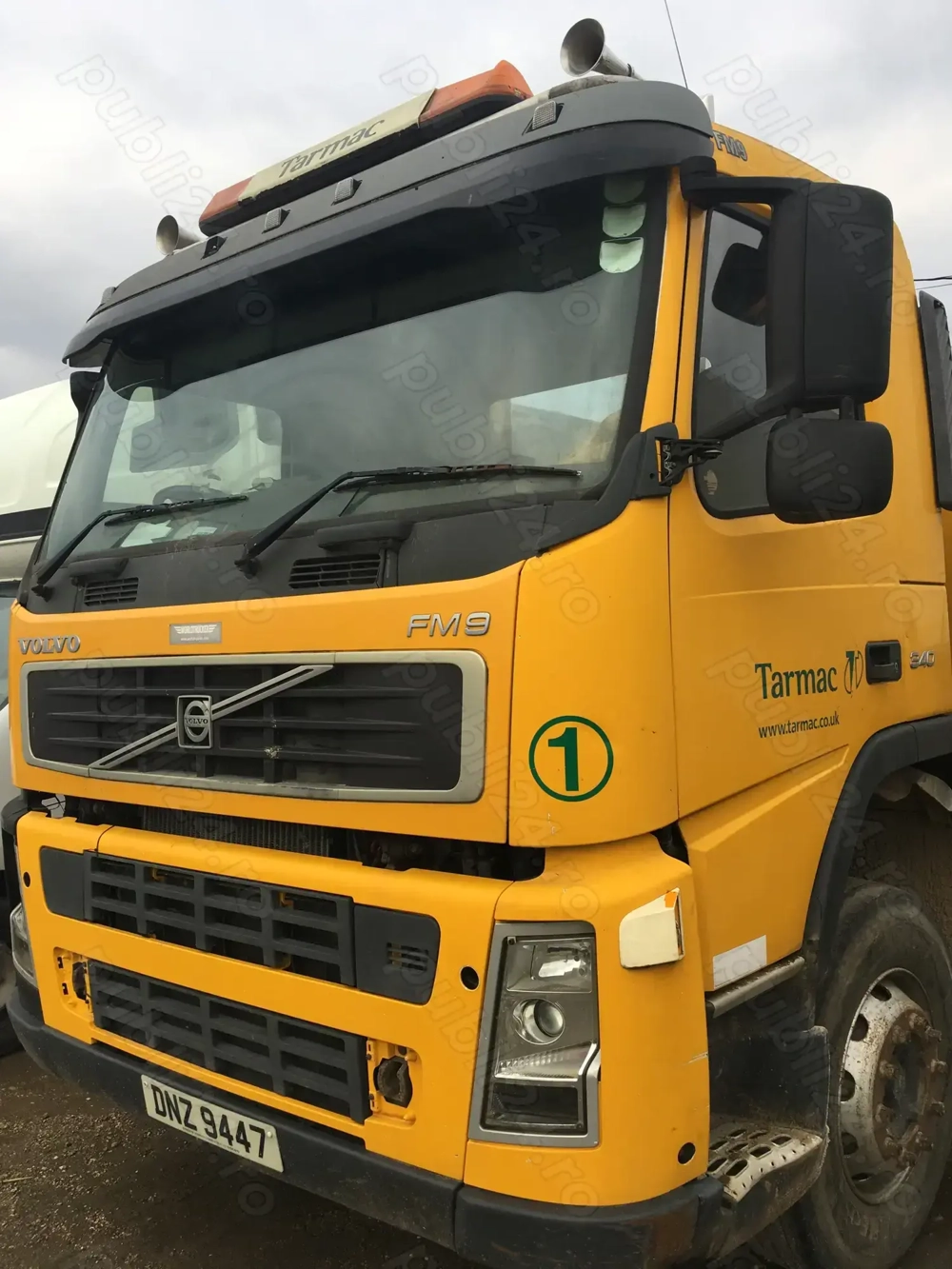 vand basculanta VOLVO 8x4 RHD 2003