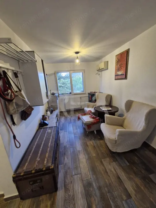 Apartament cu 4 camere la 400 de metri distanță de metroul 1 Decembrie 1918