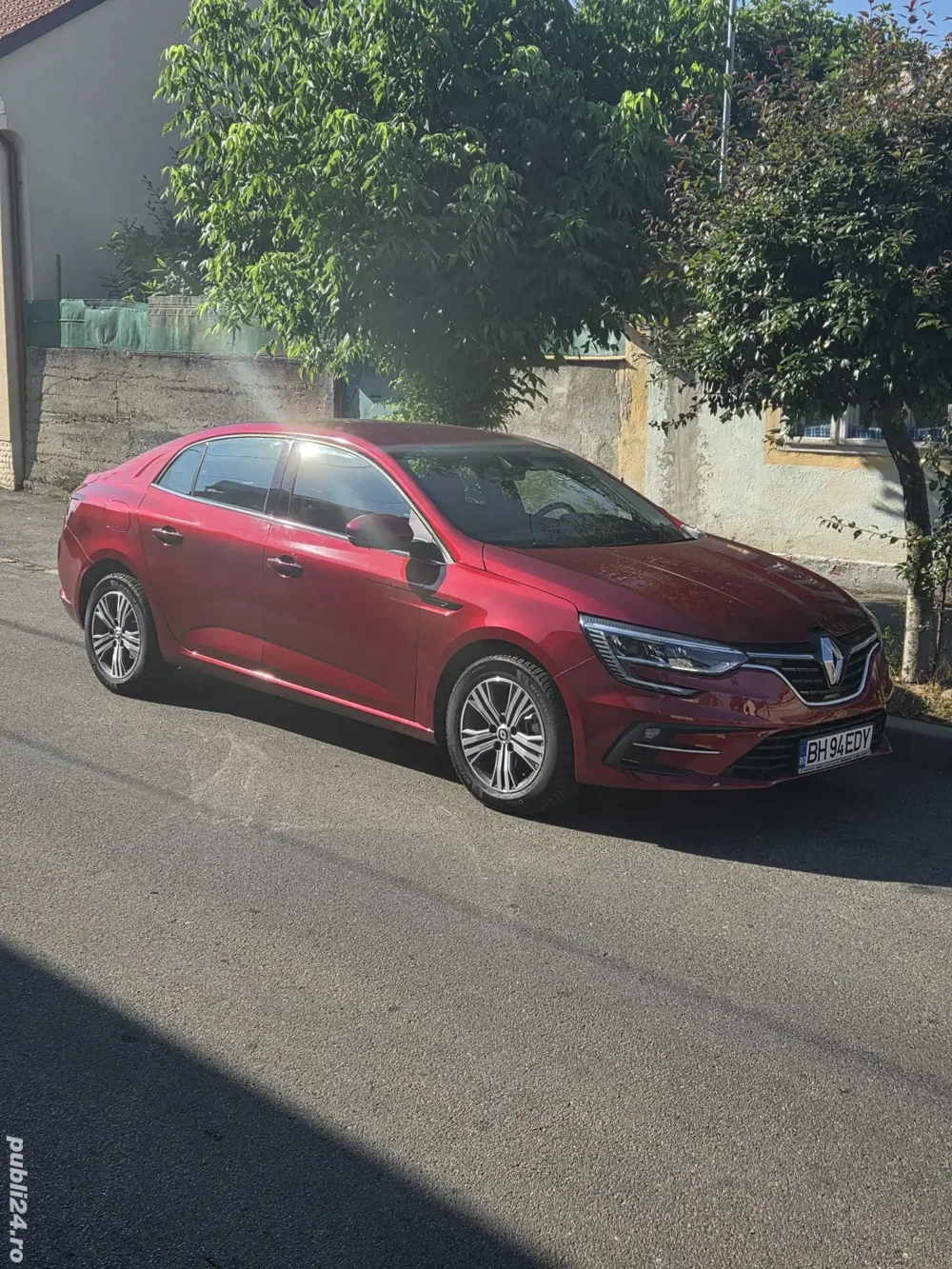 vând Renault Megane 4 sedan 1.3 TCE 140cp