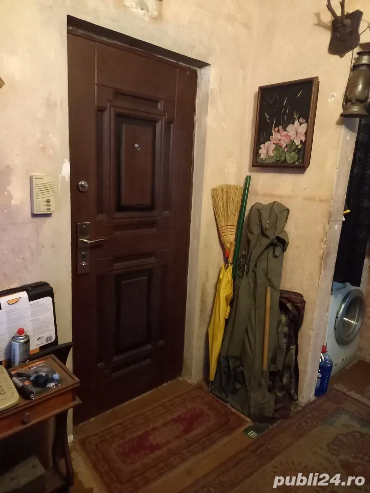 vând apartament