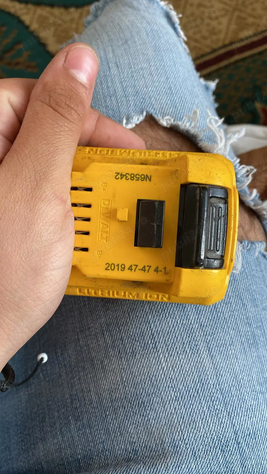 Vând laser dewalt perfect functional pe acumulatori 