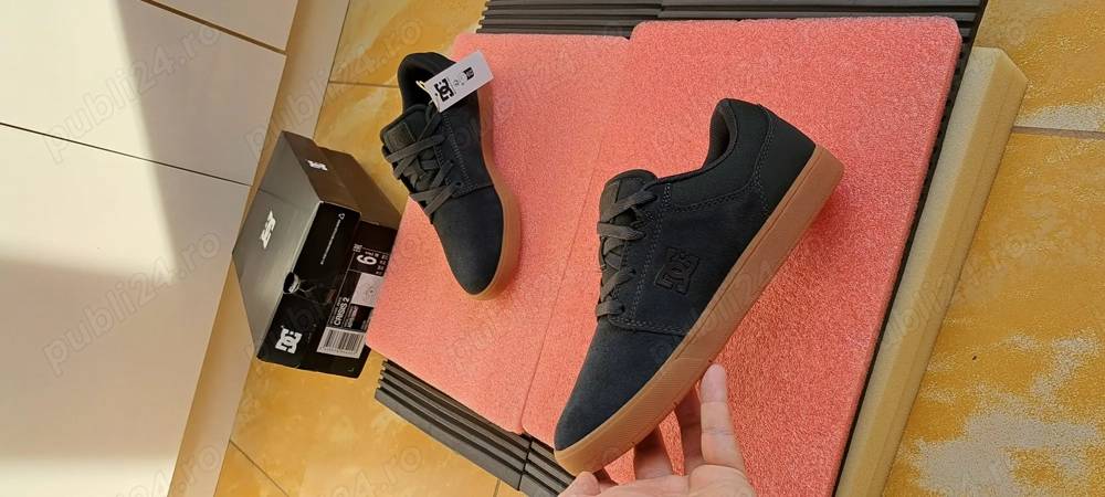 Adidasi cu piele naturala marca DC 37.5-38