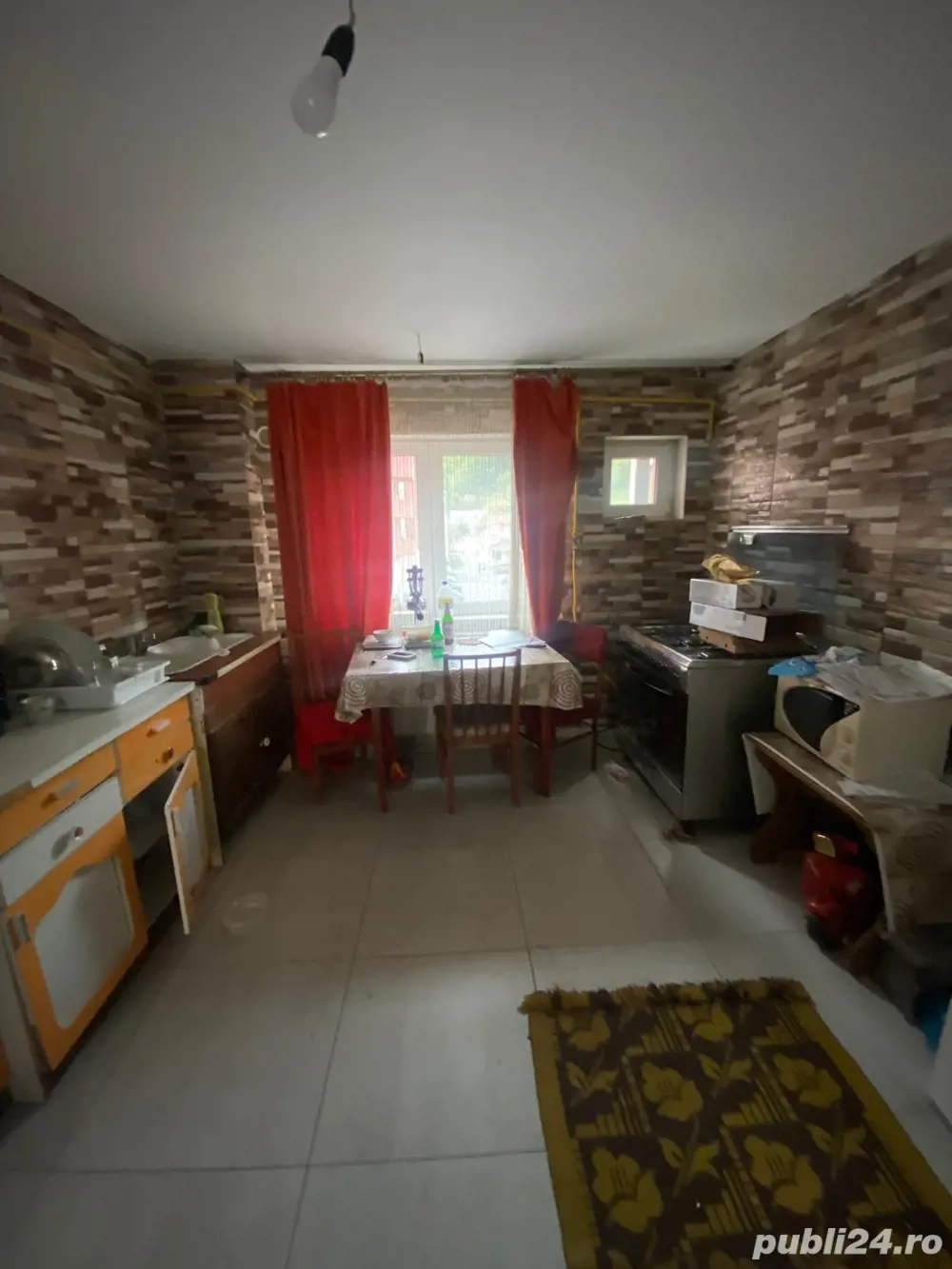 Apartament de vanzare cu garaj si afacere (bar)