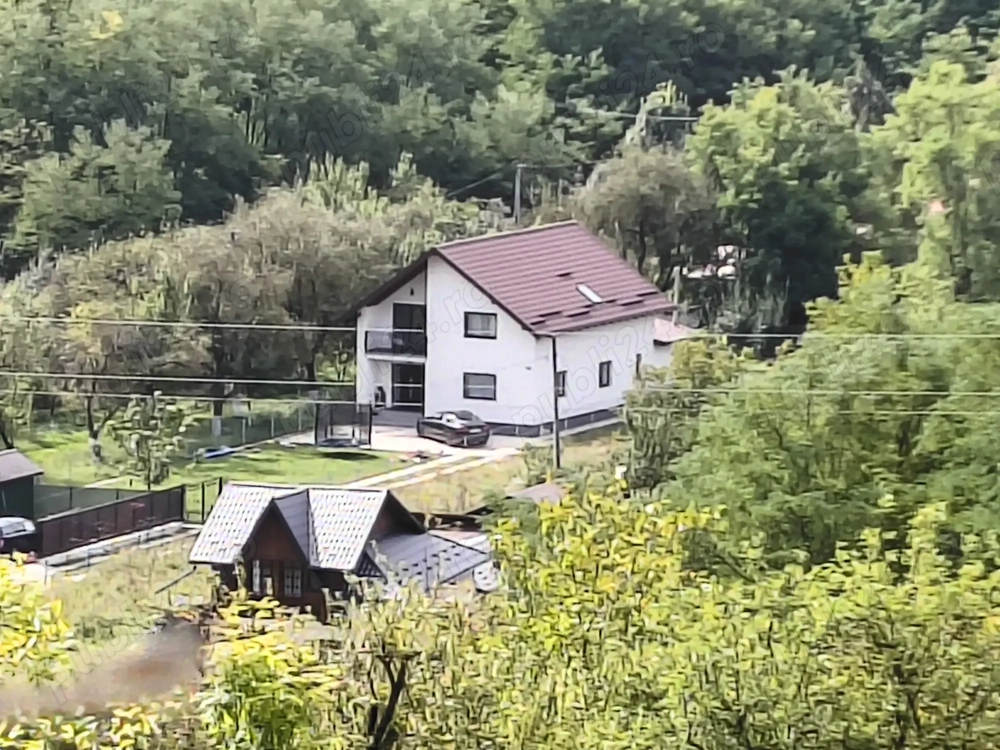 Vând 2 teren intravilan a câte 2050mp fiecare,livada cu nuci ideal pentru construcție sau investitie