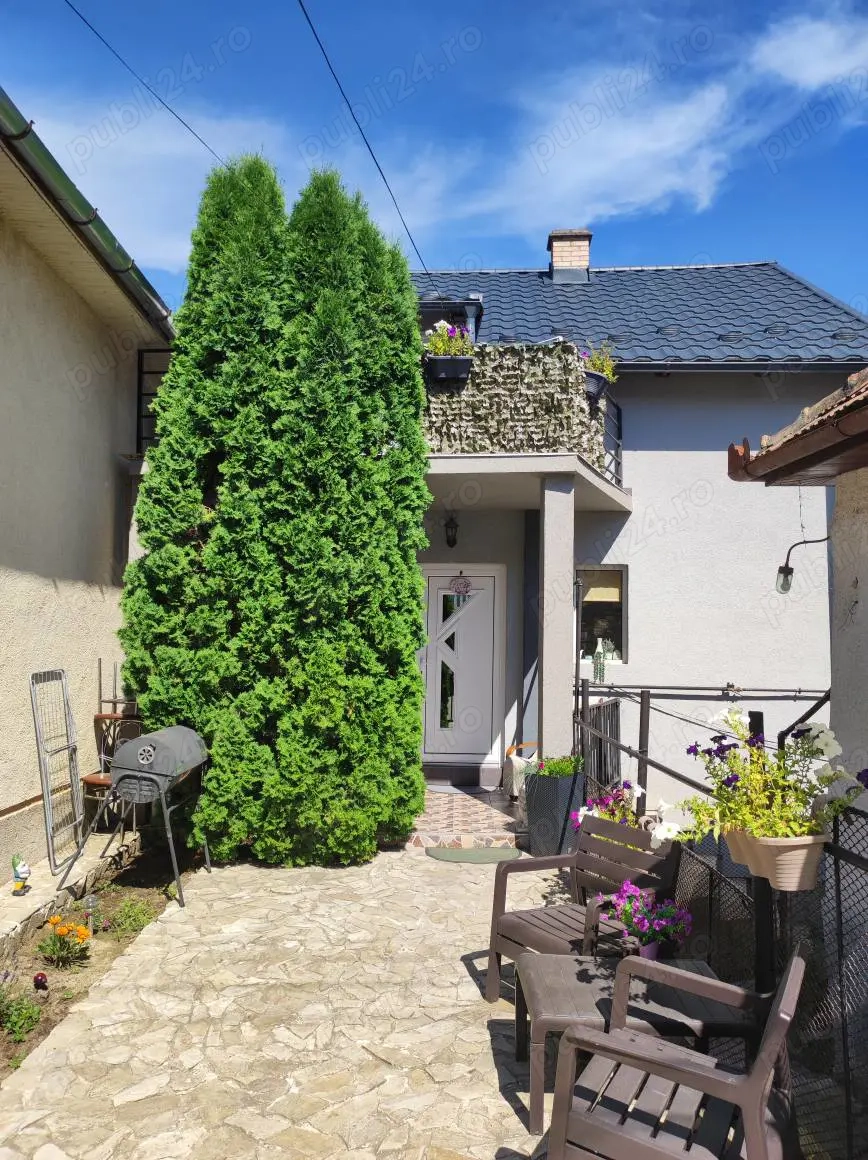 Vând sau schimb casă cu  apartament