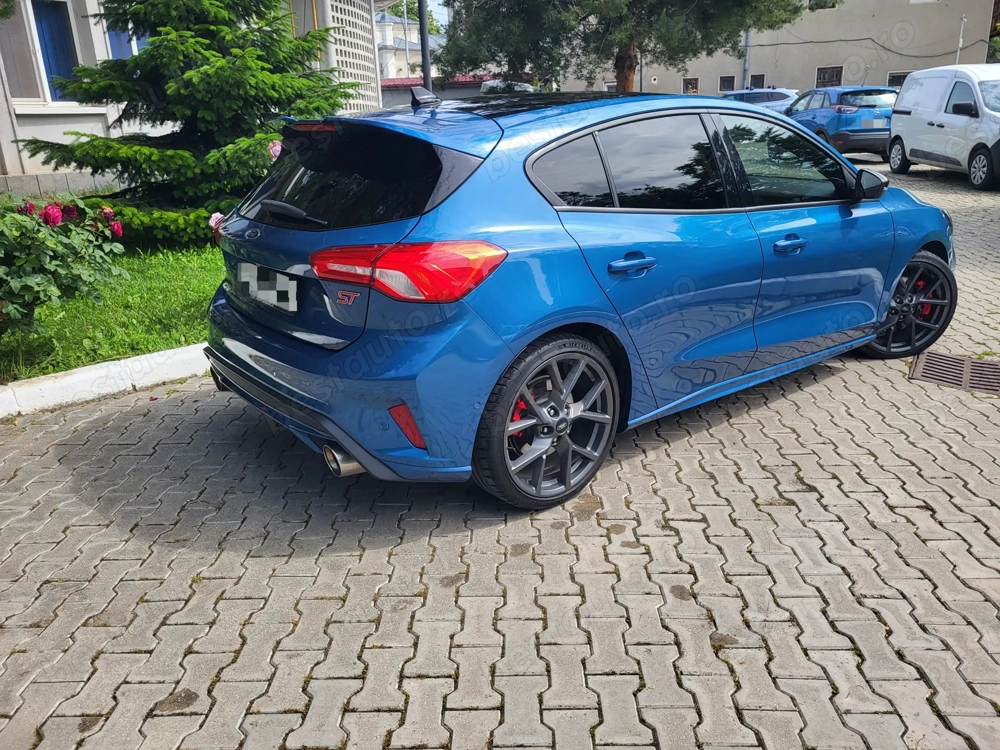 Ford Focus ST hatchback 2.3 L 280 cp FULL