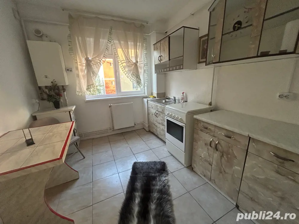 inchiriez apartament doua camere 