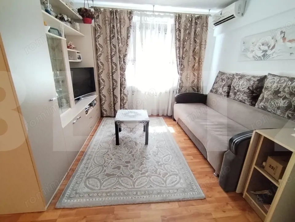 Aparatament de trei camere, semidecomandat, 56mp , Zona Pietii centrale, Dorohoi Aparatament de trei camere, semidecomandat, 56mp , Zona Pietii centrale, Dorohoi