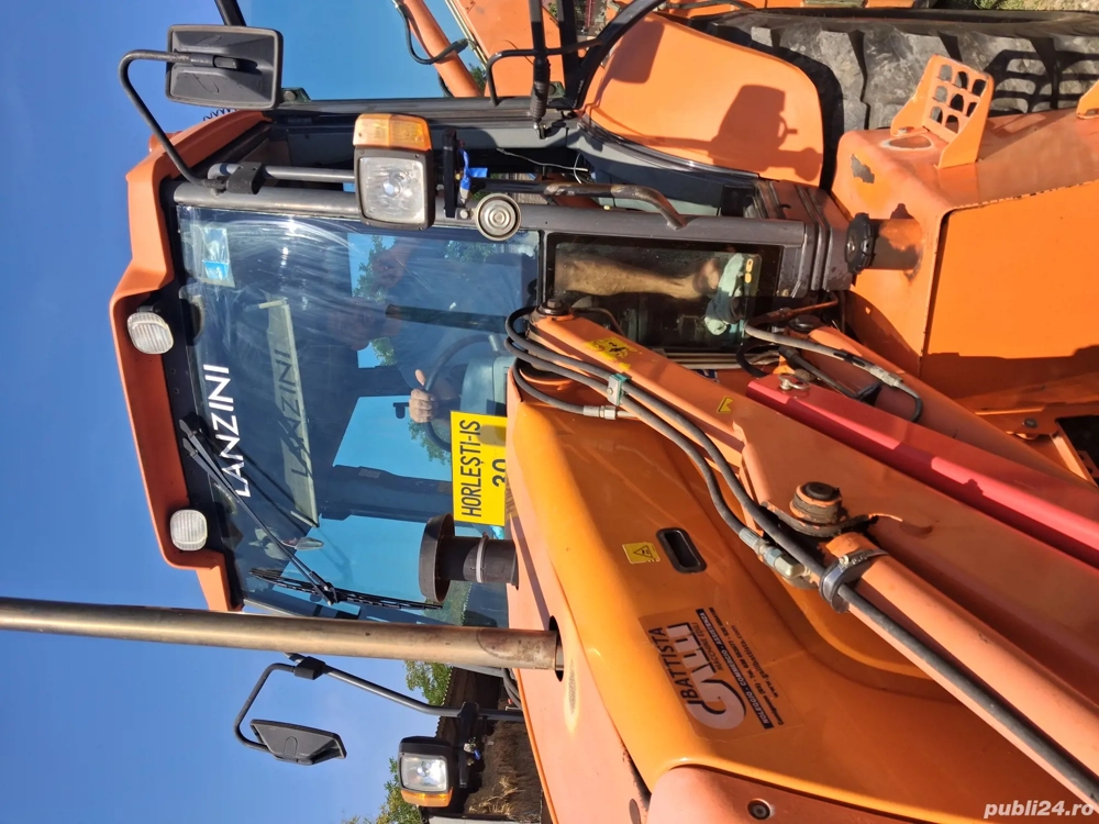 Închiriez buldoexcavator 