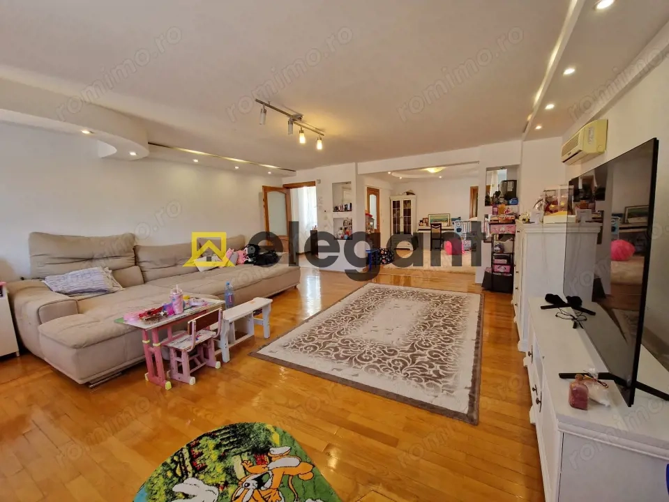 Casa D+P+1E+M si spatiu S+P, 862 mp, teren 690 mp, Piata Chiriac