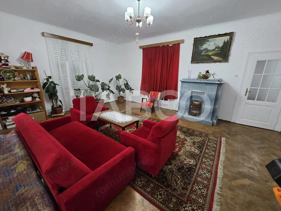 Apartament decomandat 4 camere 130mpu pivnita acces auto Orasul de Jos