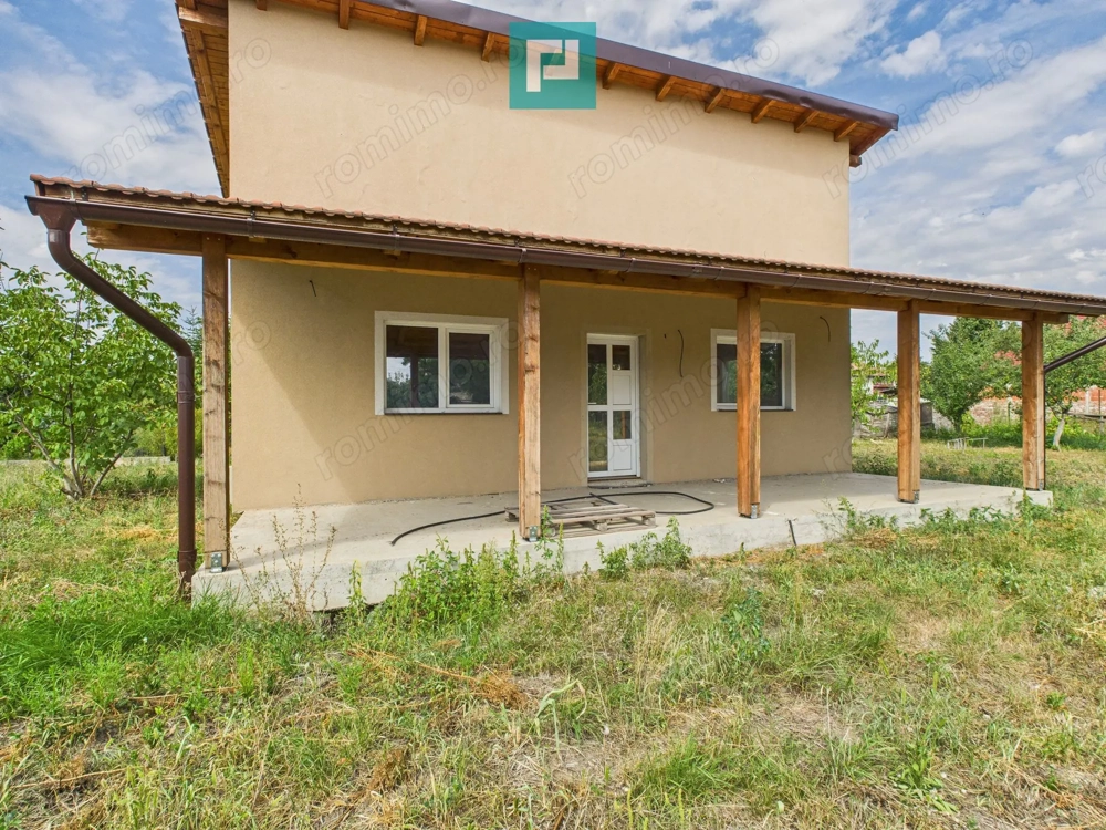 Casă cu 2 camere și teren în Gai